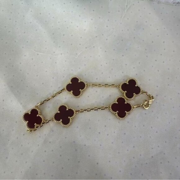 Van Cleef & Arpels Alhambra 5-Motif Carnelian 18 Karat Yellow Gold Bracelet - Picture 6 of 8